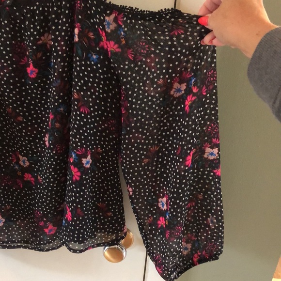 Cold shoulder top - Picture 4 of 4